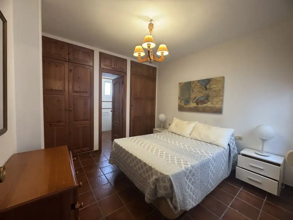 Habitación de Piso en venta en La Línea de la Concepción con Amueblado