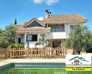 Vista exterior de Casa o xalet en venda en Hoyo de Manzanares amb Calefacció, Jardí privat i Terrassa