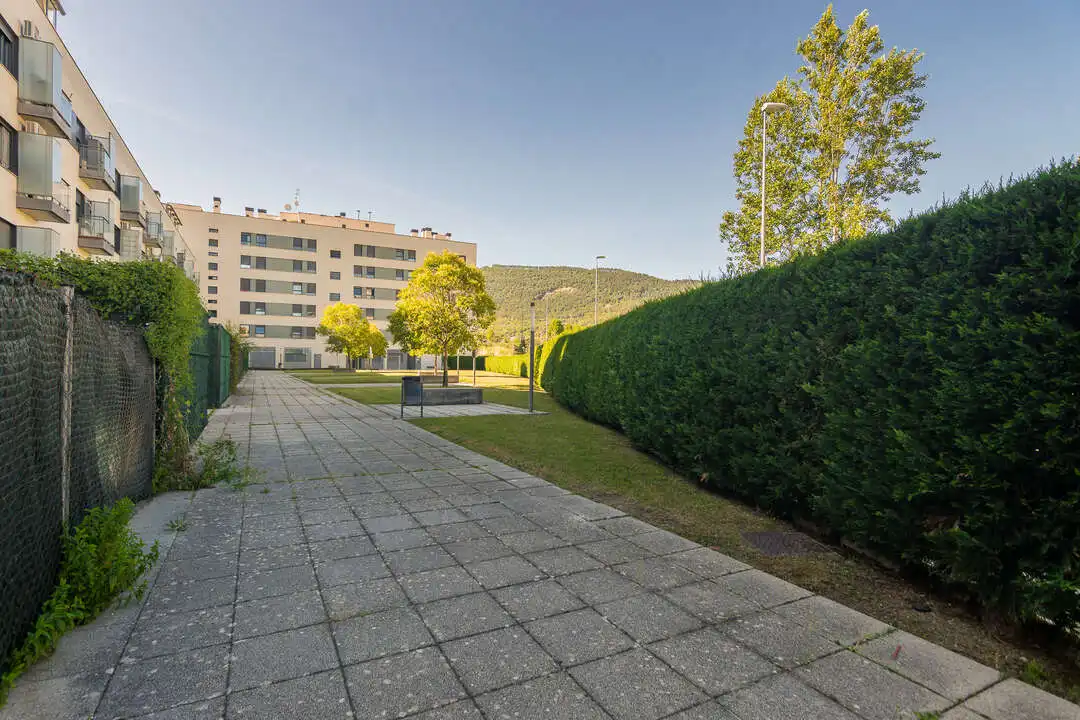 Vista exterior de Àtic en venda en  Pamplona / Iruña amb Calefacció, Jardí privat i Terrassa
