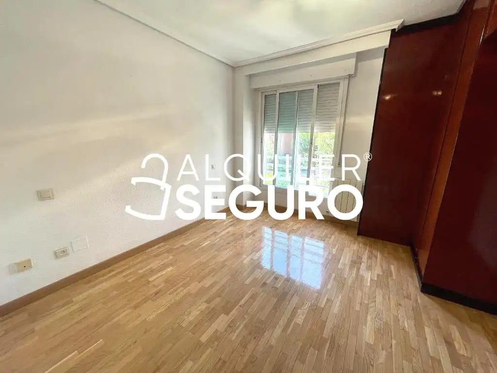 Habitación de Piso de alquiler en Madrid con Calefacción y Piscina