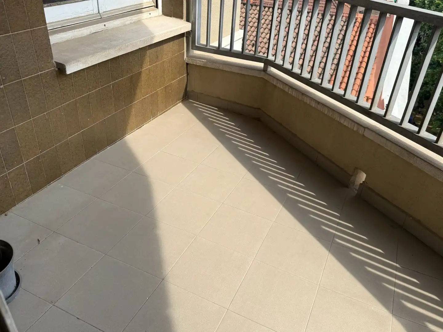 Terraza de Piso en venta en L'Hospitalet de Llobregat con Calefacción, Terraza y Alarma