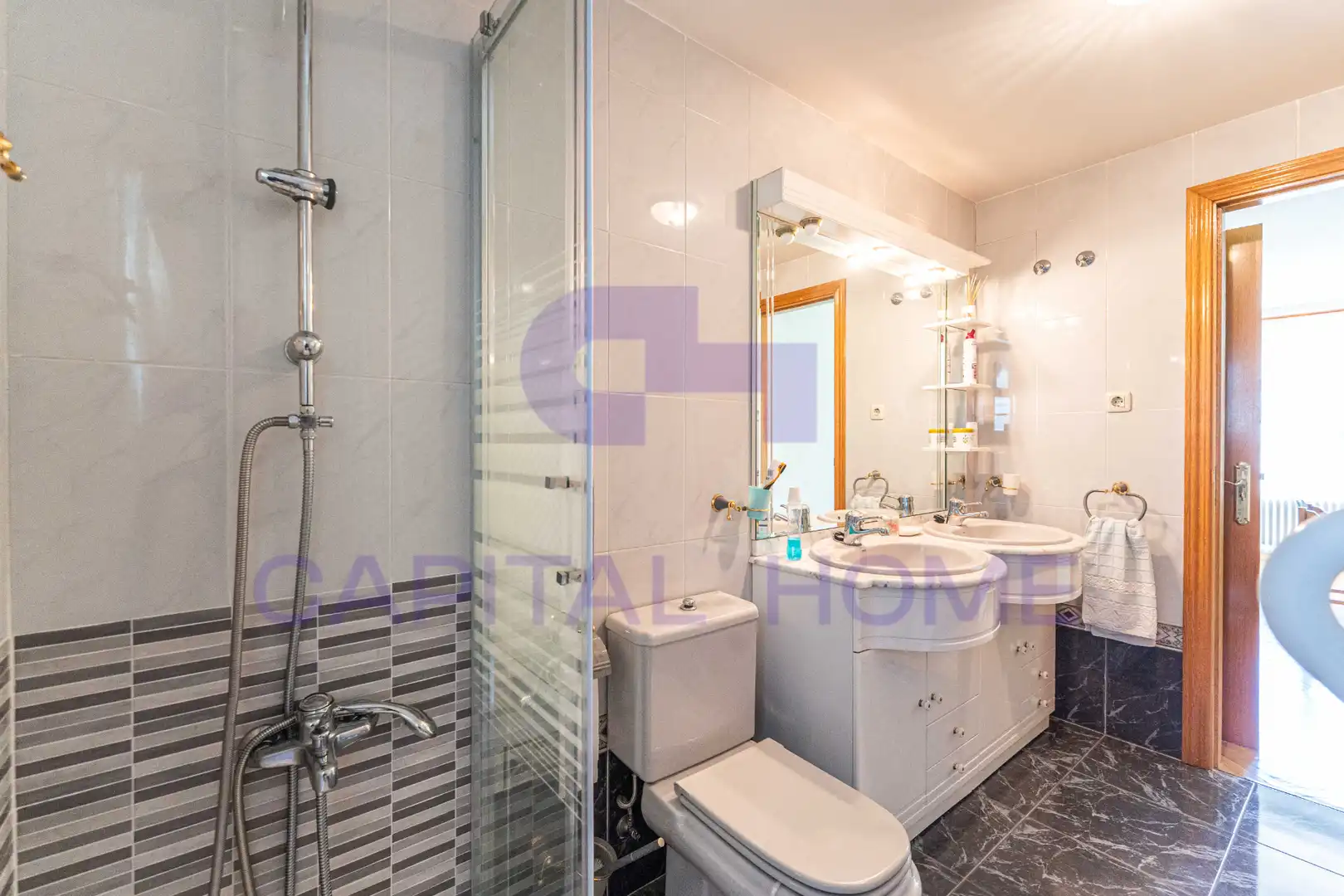 Doppelhaushälfte mit Garten zum Verkauf in Calle del Roble, imagen 47