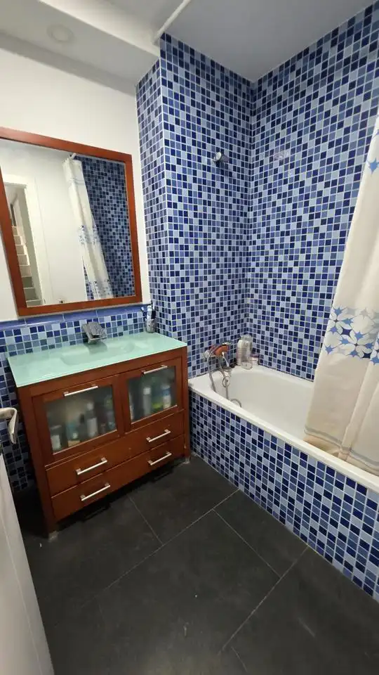 Bathroom of Ground floor for share in Terrassa  with Air Conditioner, Heating and Terrace
