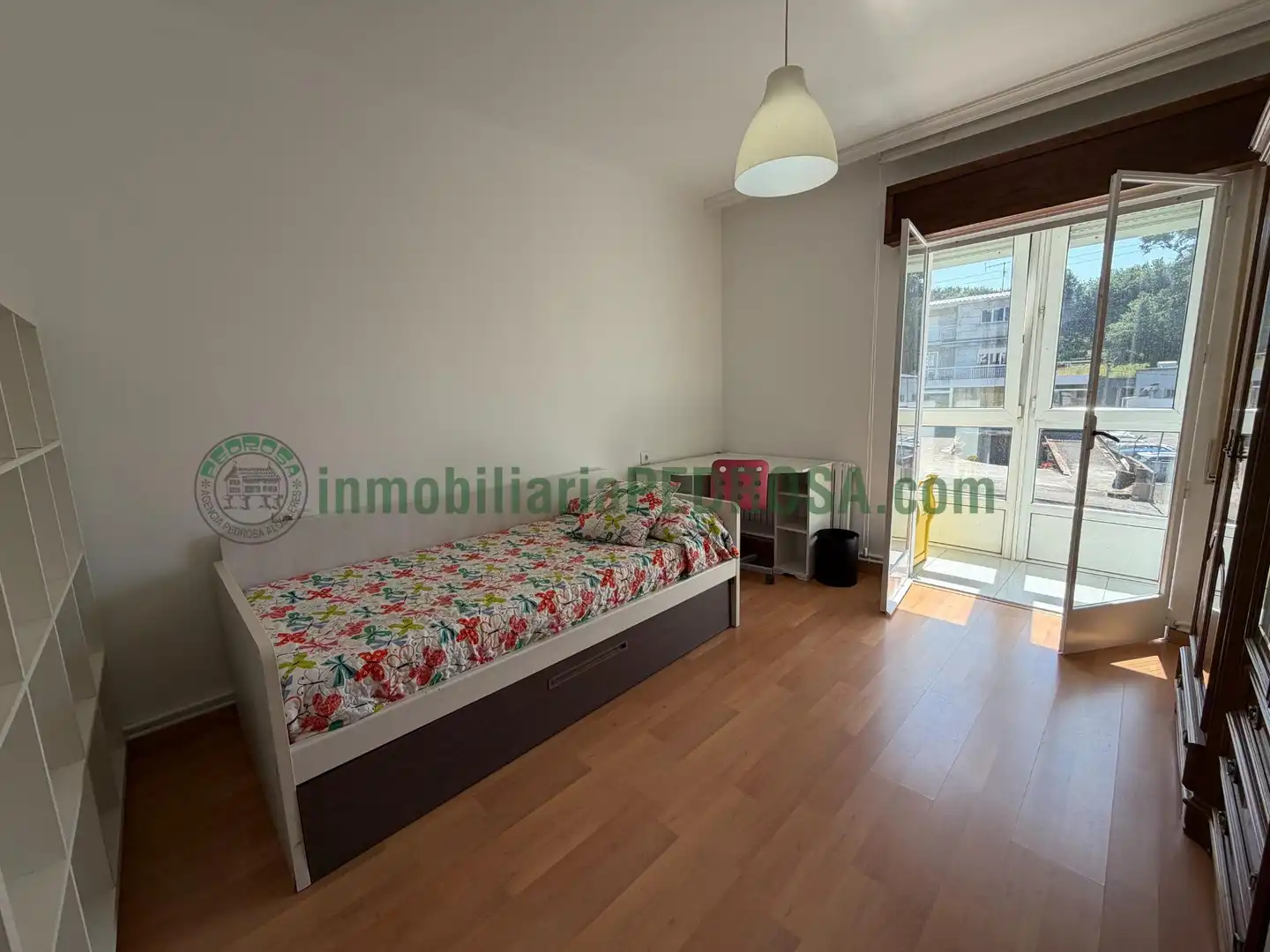Habitación de Piso de alquiler en Pontevedra Capital  con Calefacción, Amueblado y Balcón