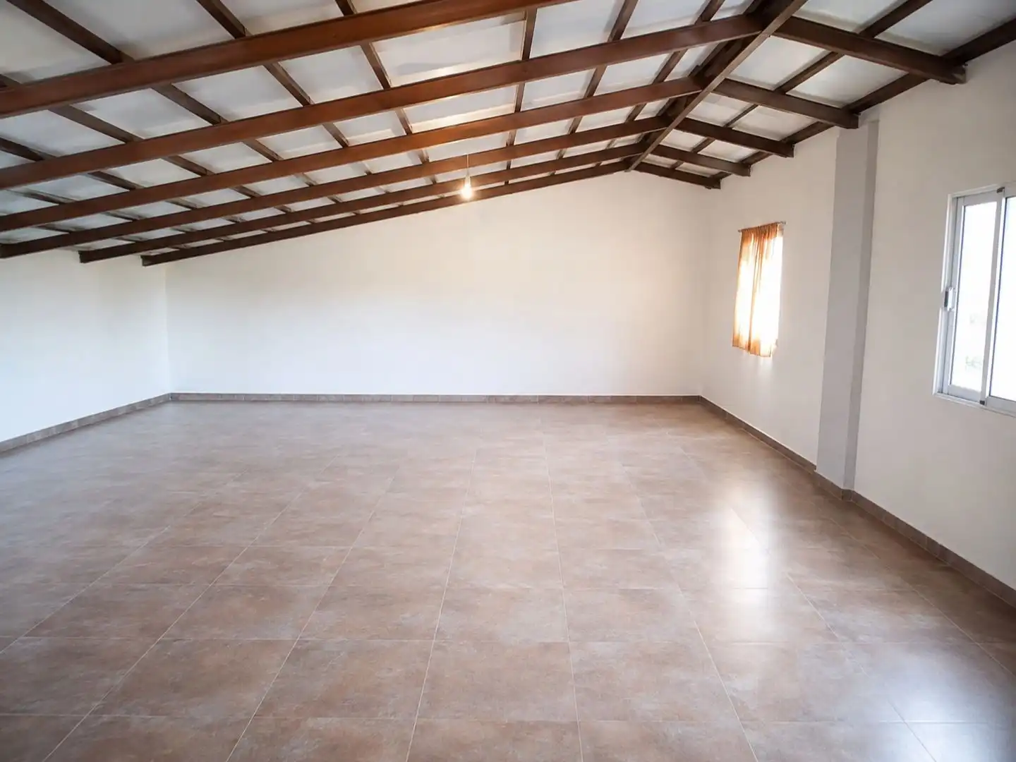 Casa adosada de lloguer en Cabezuela del Valle amb Calefacció, Parquet i Terrassa
