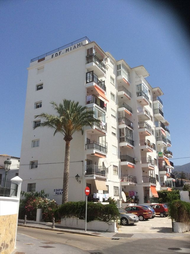 Vista exterior de Pis en venda en Nerja