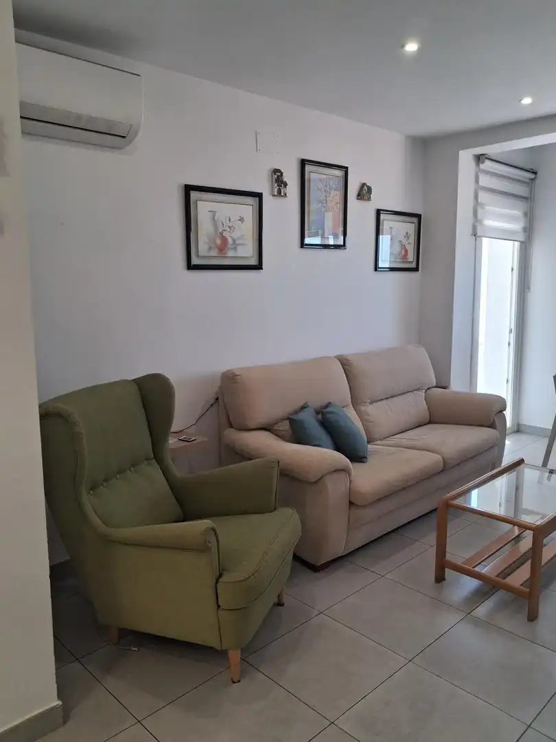 Sala d'estar de Pis de lloguer en Cádiz amb Aire condicionat, Moblat i Balcó