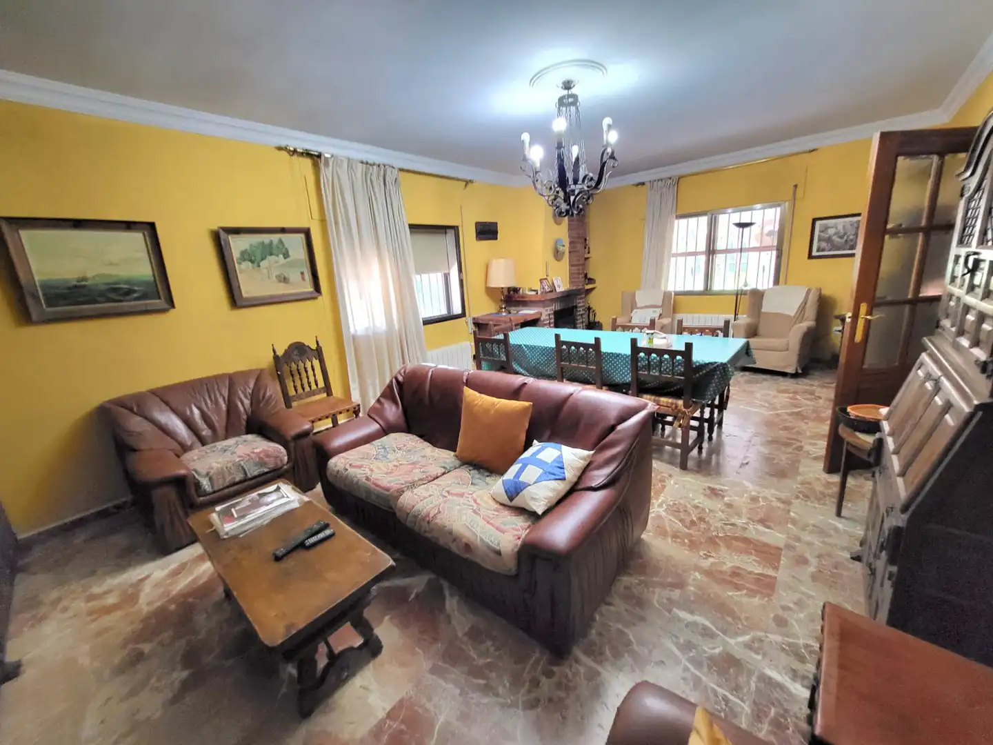 Sala d'estar de Casa o xalet en venda en Cáceres amb Aire condicionat, Calefacció i Jardí privat