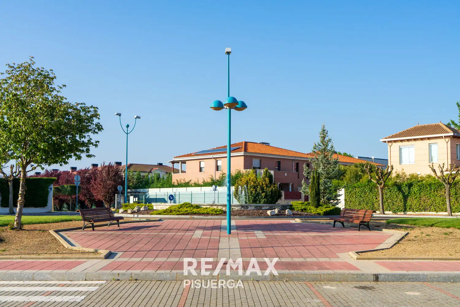 Vista exterior de Casa o xalet en venda en Valladolid amb Calefacció, Jardí privat i Terrassa