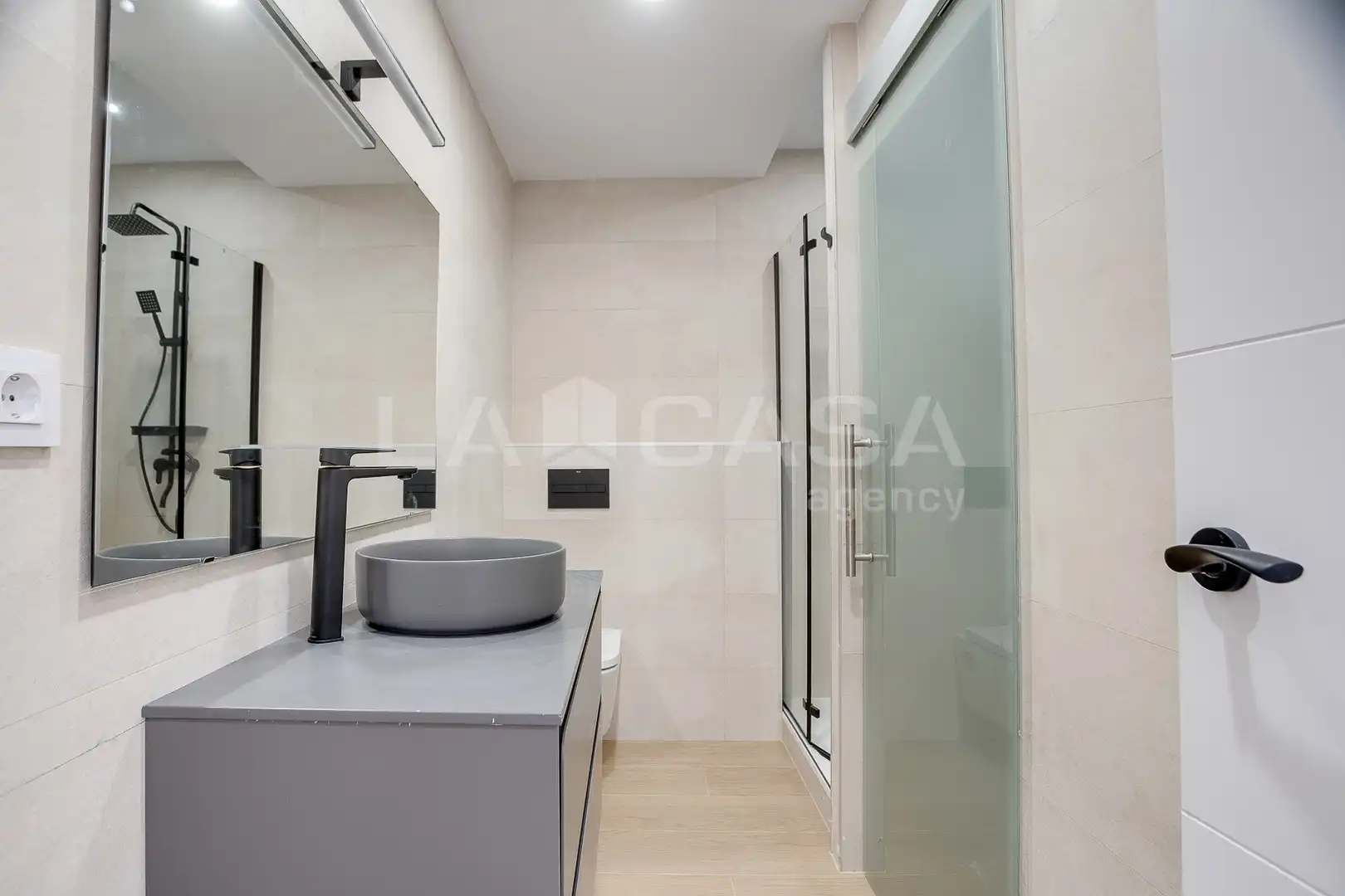 Bathroom of Flat for sale in Barcelona  with Balcony