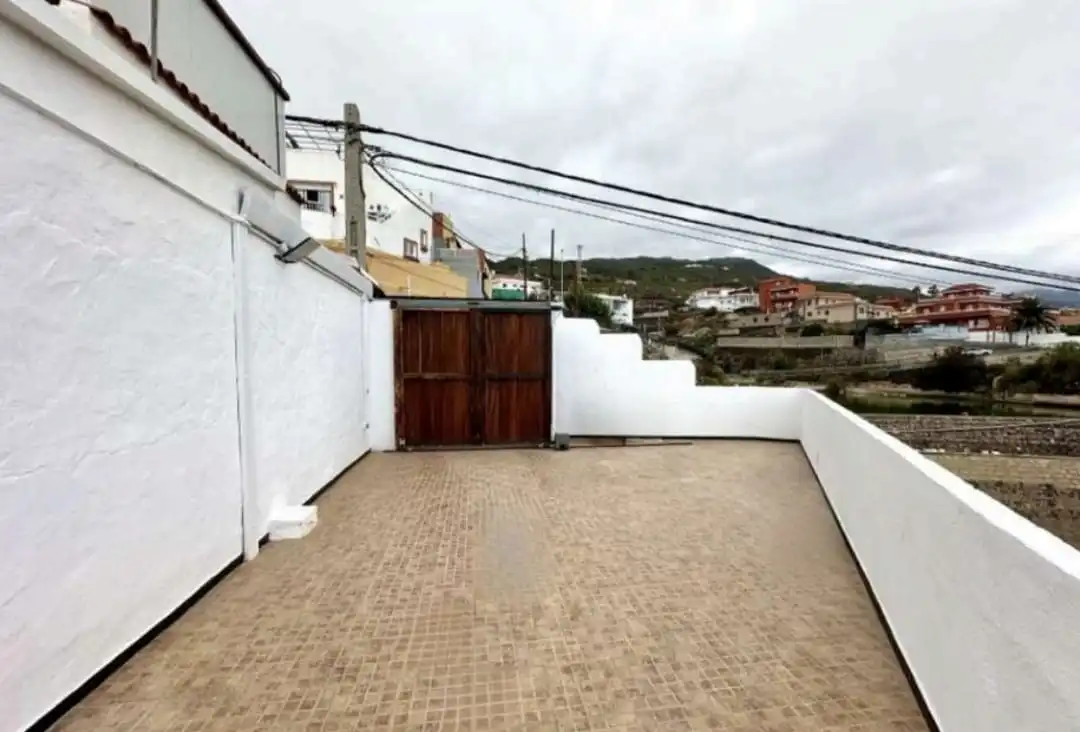 Vista exterior de Casa o xalet en venda en Adeje amb Jardí privat, Terrassa i Piscina