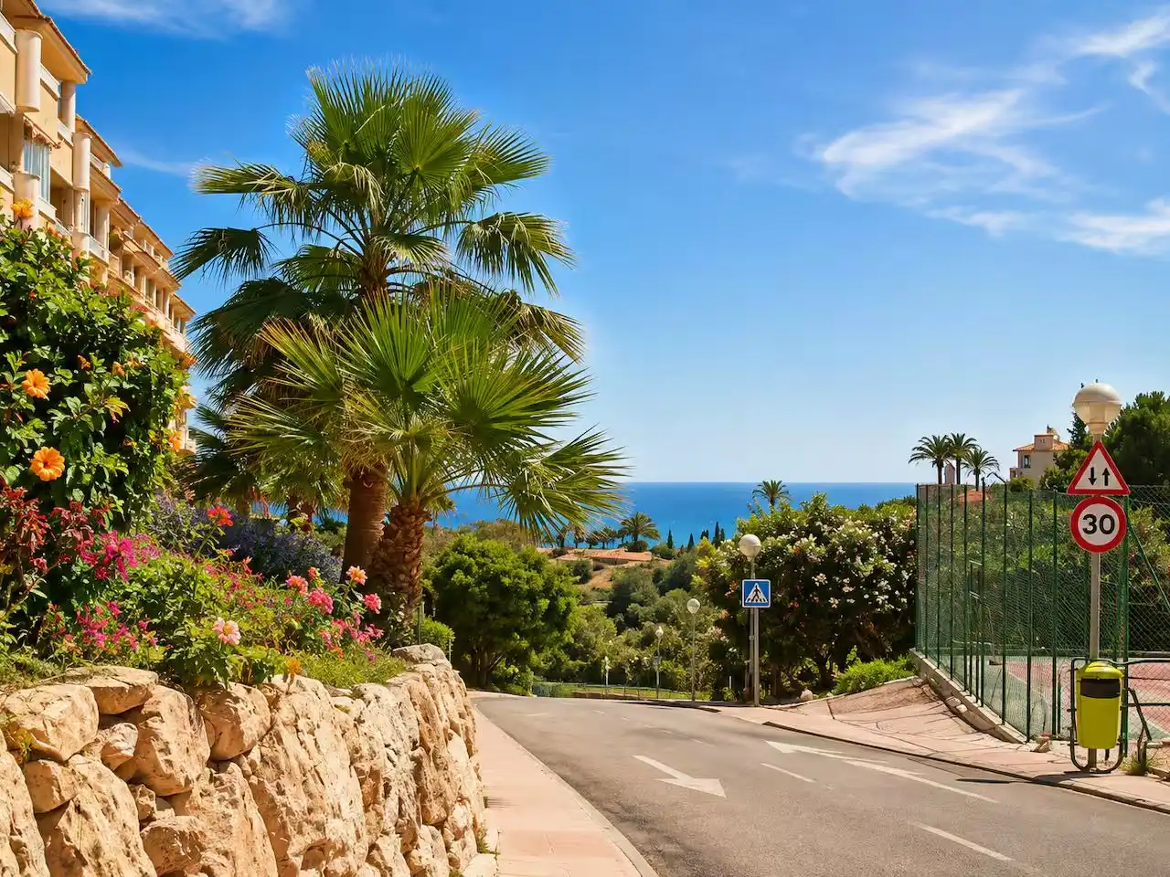 Vista exterior de Àtic de lloguer en Fuengirola amb Aire condicionat, Jardí privat i Terrassa