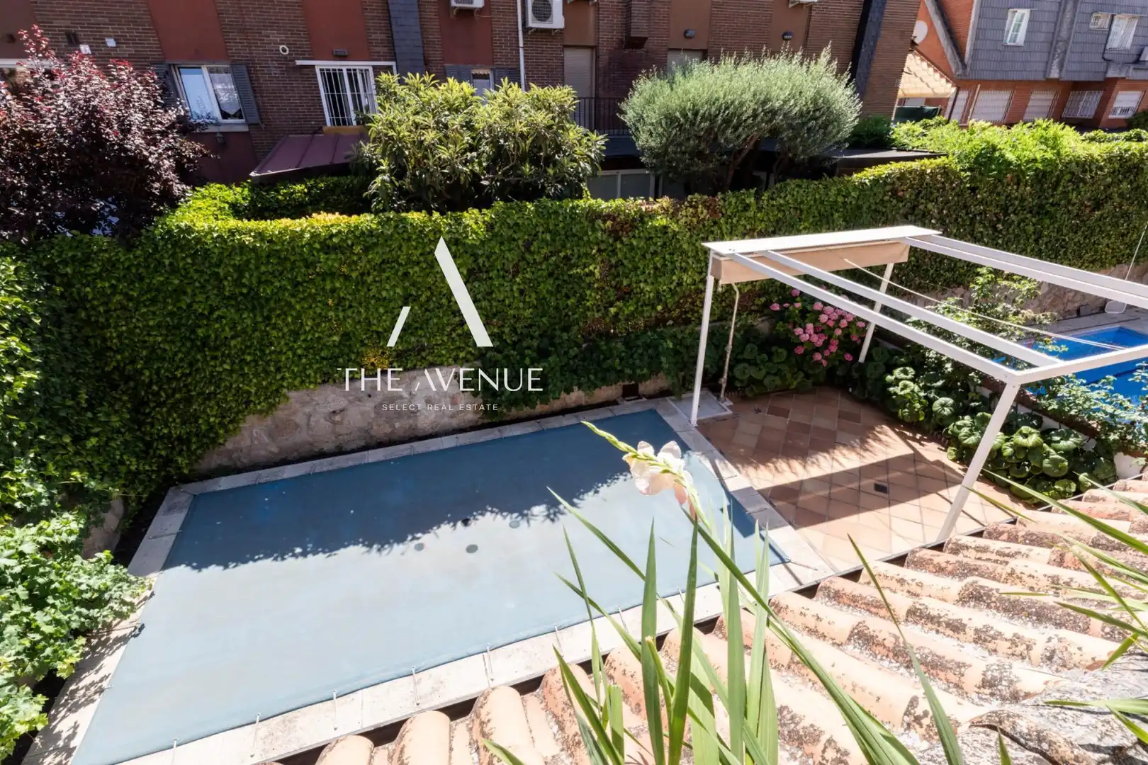 Piscina de Casa adosada en venda en Pozuelo de Alarcón amb Aire condicionat, Calefacció i Jardí privat