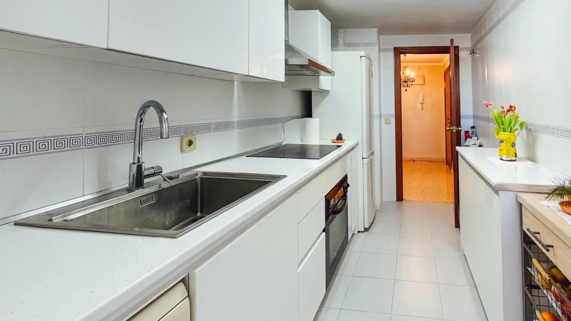 Cuina de Pis en venda en Benidorm amb Aire condicionat, Jardí privat i Terrassa