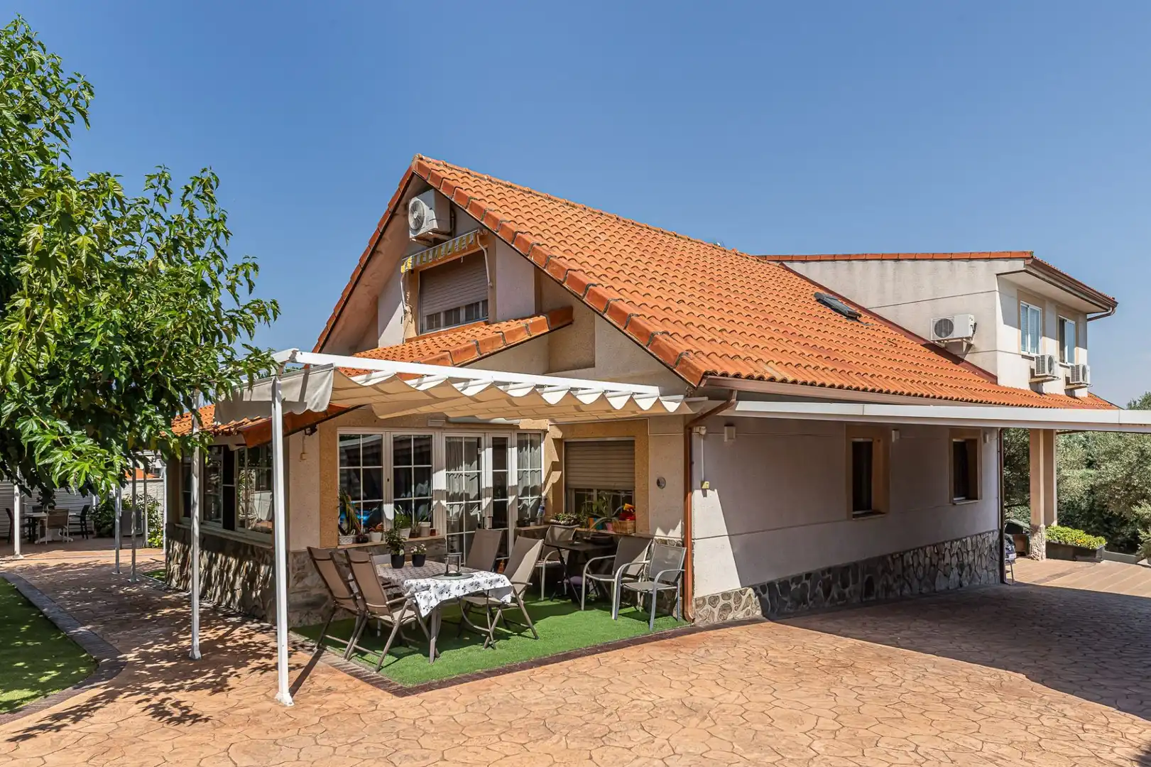 Terrassa de Casa o xalet en venda en Nuevo Baztán amb Aire condicionat, Calefacció i Jardí privat