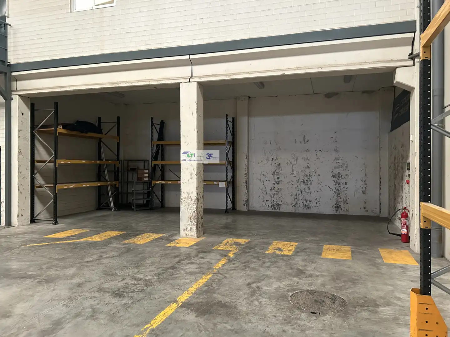 Parkplatz von Fabrikhallen zur Miete in Cuarte de Huerva