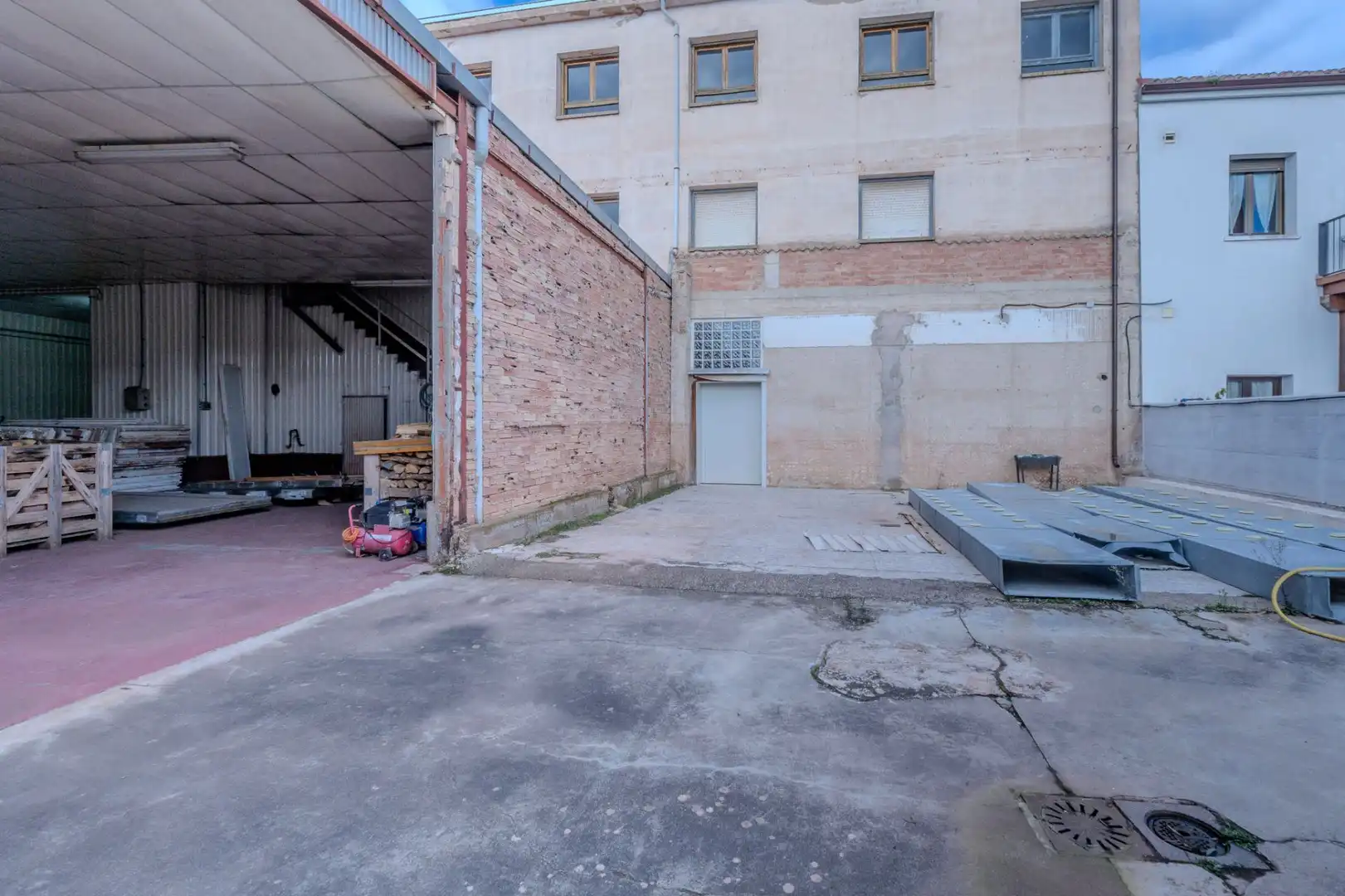 Vista exterior de Edificio en venta en Huércanos
