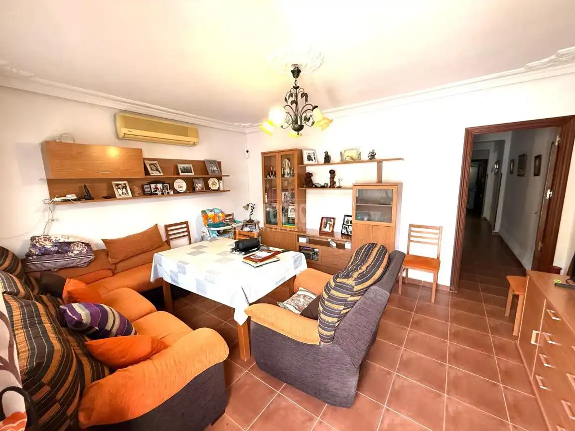 Sala de estar de Casa adosada en venta en San Juan de Aznalfarache