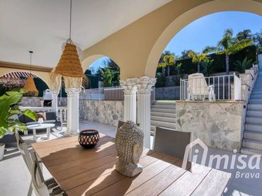 Villa con piscina in vendita a Paseo Amatista