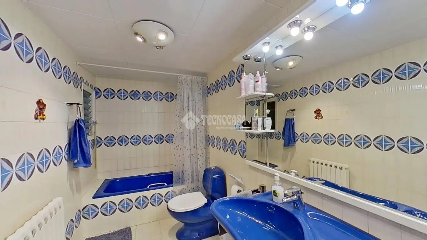 Baño de Piso en venta en Berga con Balcón