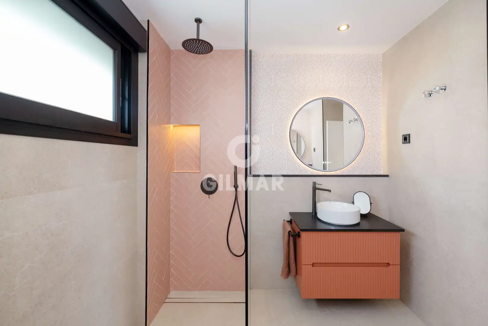 Baño de Dúplex en venta en Benalmádena con Calefacción, Jardín privado y Piscina