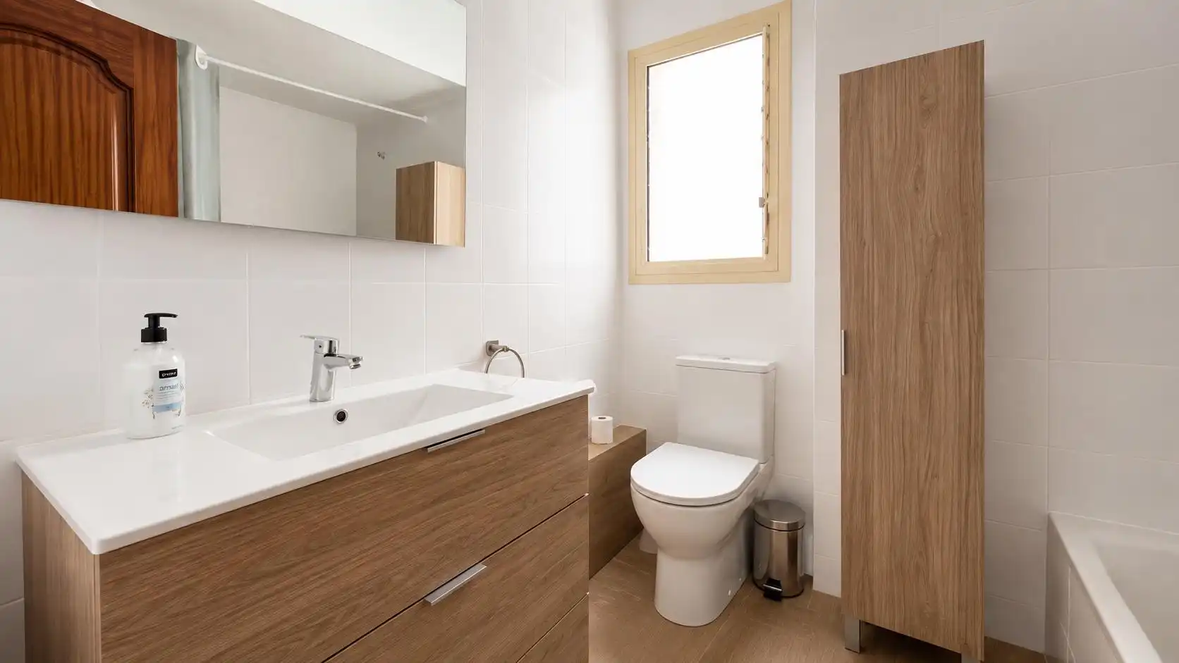 Bathroom of Flat for rent in Valencia  with Air Conditioner, Furnished and Balcony