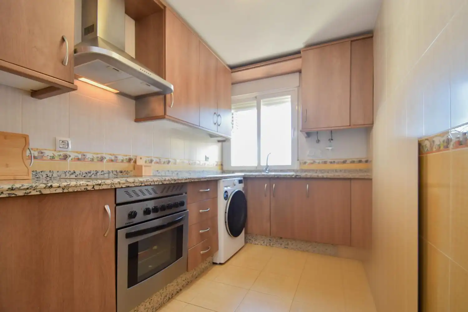 Cocina de Piso en venta en Las Gabias con Aire acondicionado