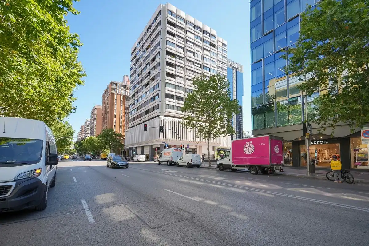 Vista exterior de Pis en venda en Madrid amb Aire condicionat i Calefacció