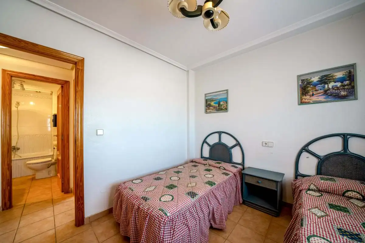 Habitación de Ático en venta en Torrevieja con Calefacción y Piscina