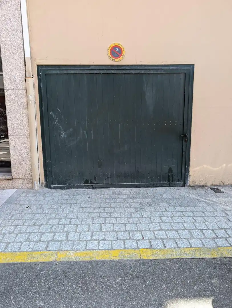 Exterior view of Garage for sale in Vigo 