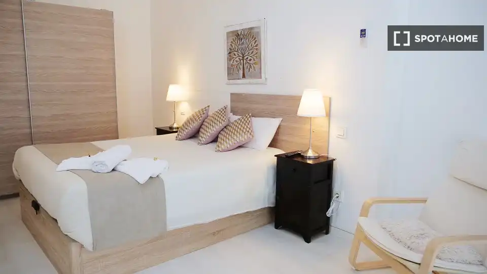 Room in Virgen del Cortijo - Manoteras