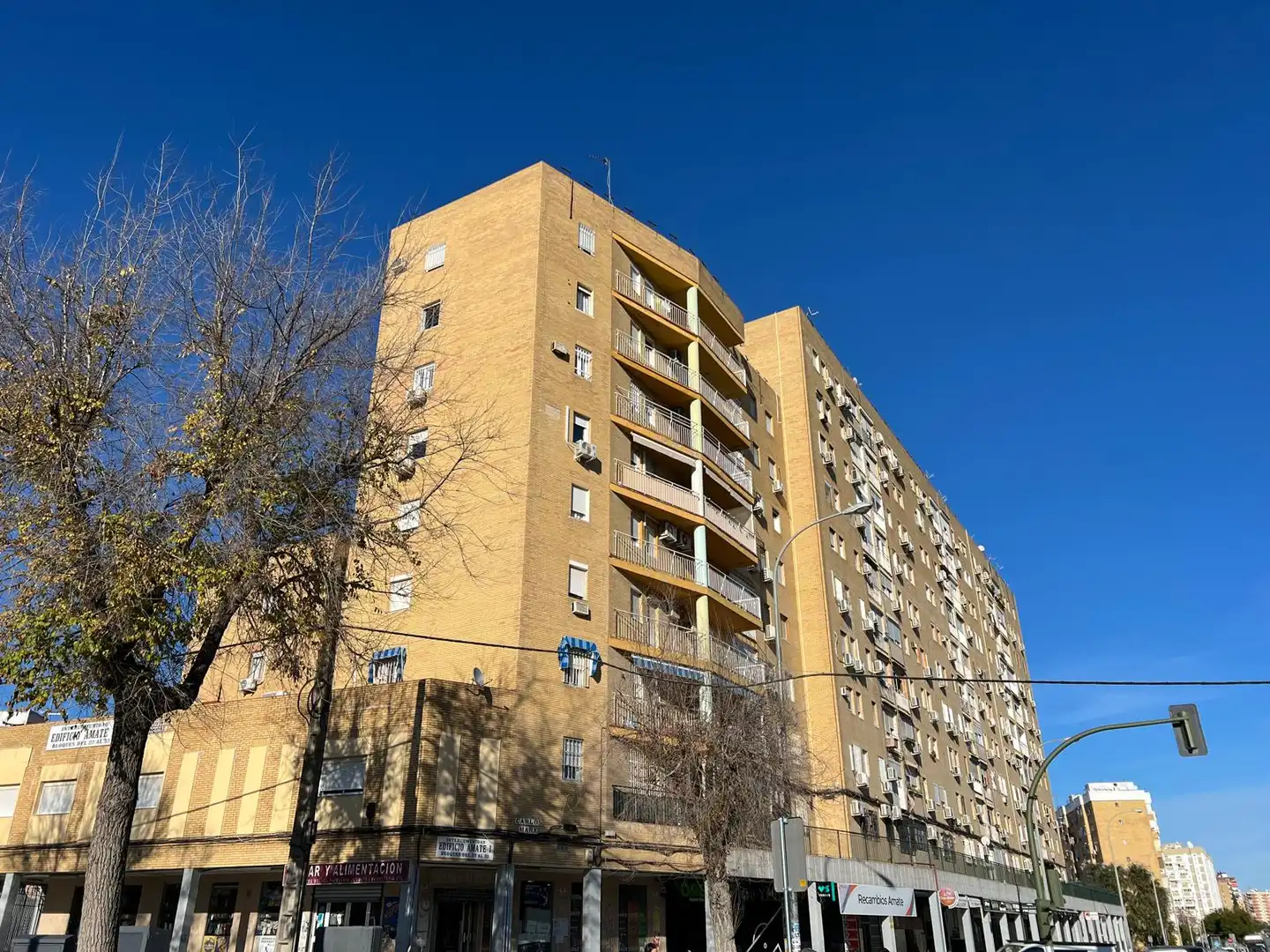 Vista exterior de Piso en venta en Sevilla con Terraza