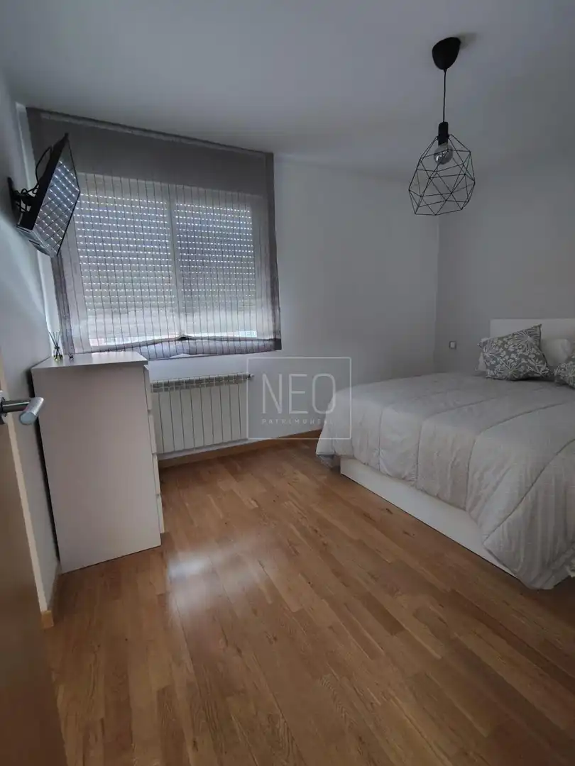 Habitación de Casa adosada en venta en Villalbilla con Aire acondicionado, Calefacción y Jardín privado