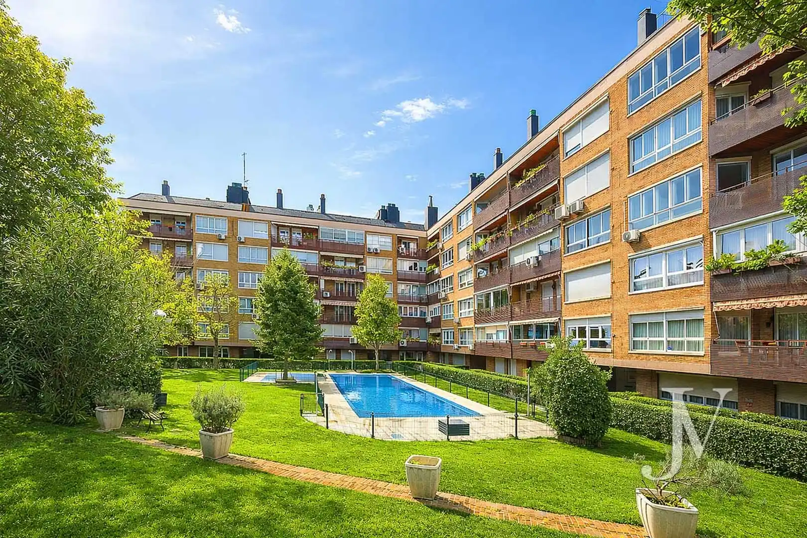 Vista exterior de Piso en venta en Madrid con Calefacción, Horno y Lavadora