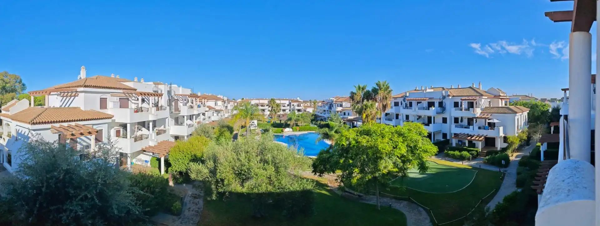 Vista exterior de Apartamento en venta en Chiclana de la Frontera con Jardín privado, Terraza y Amueblado