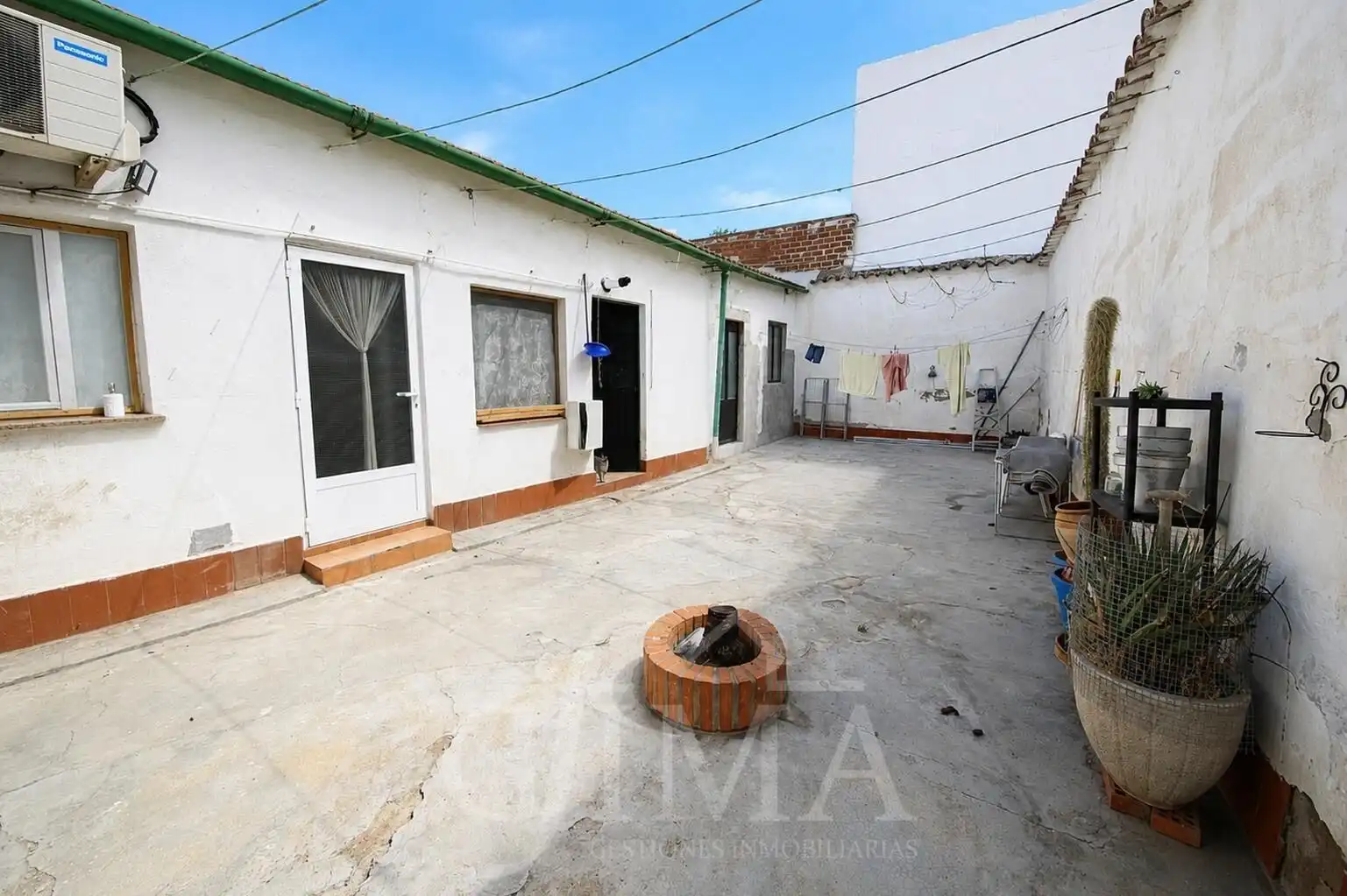 Exterior view of Houses for sale in Tomelloso  with Heating, Terrace and Storage room