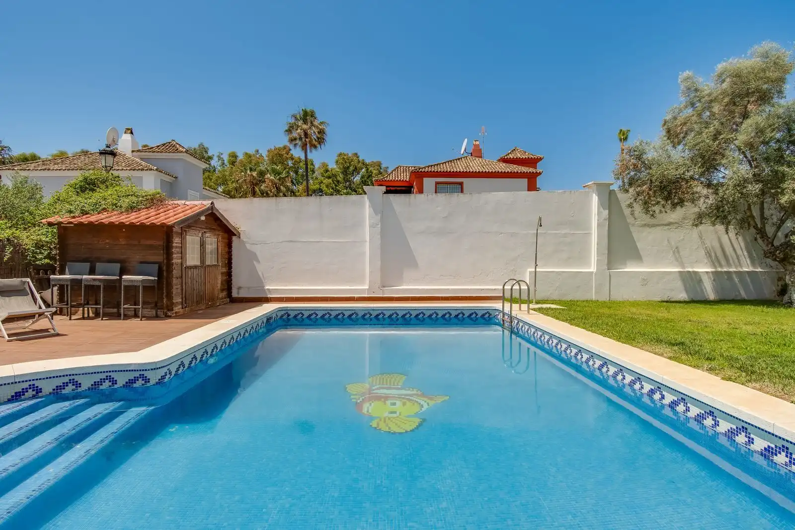 Jardí de Casa o xalet en venda en Manilva amb Aire condicionat, Jardí privat i Piscina
