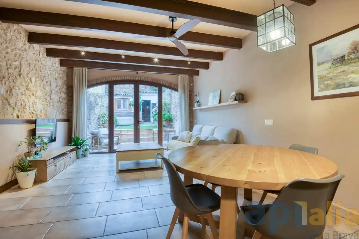 Comedor de Casa adosada en venta en Sant Feliu de Guíxols con Calefacción, Jardín privado y Terraza
