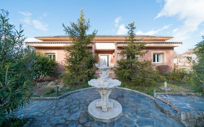 Vista exterior de Casa o xalet en venda en Ciudalcampo amb Aire condicionat, Calefacció i Jardí privat