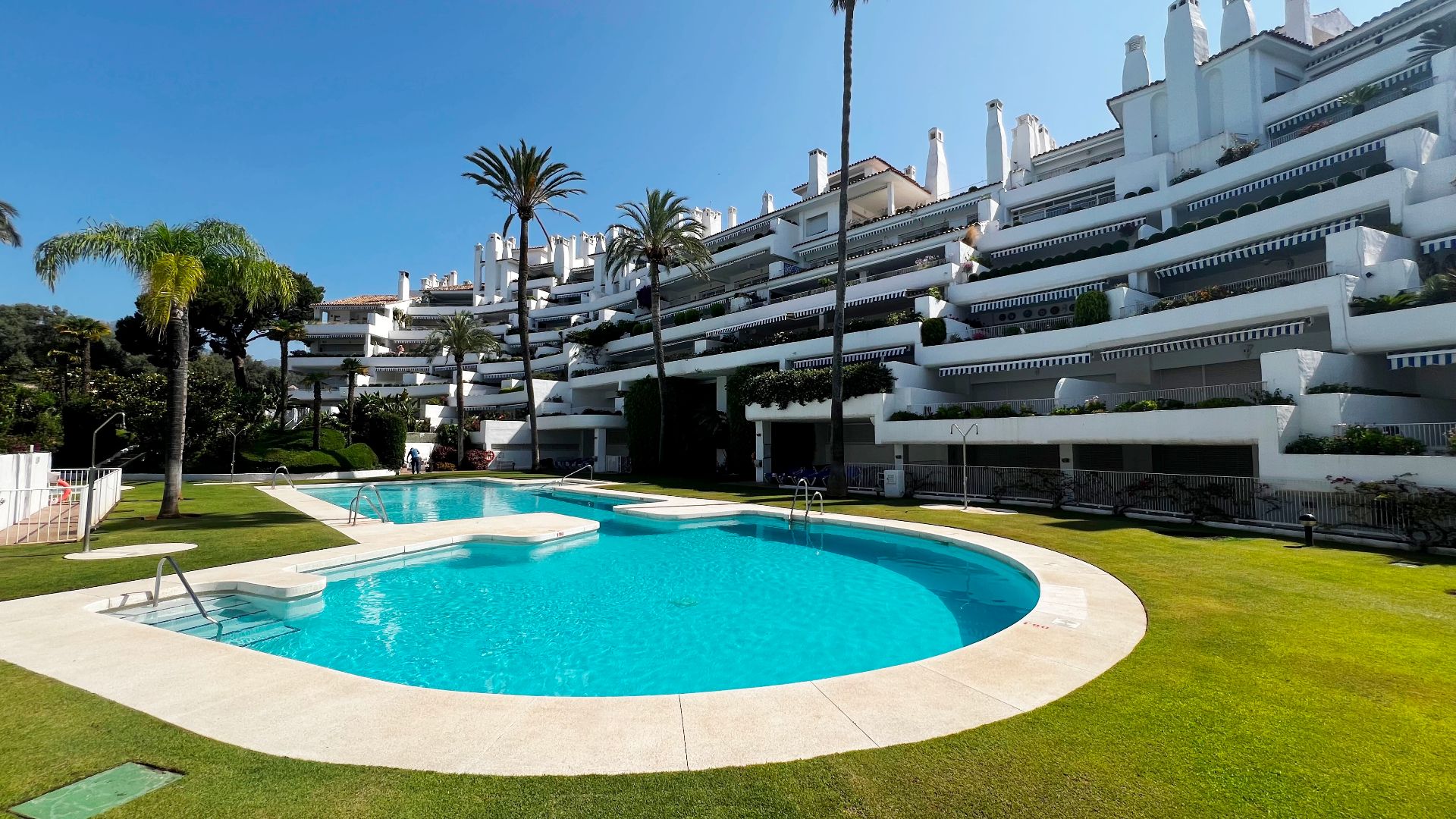 Exterior view of Duplex for sale in Marbella  with Private garden, Terrace and Community pool