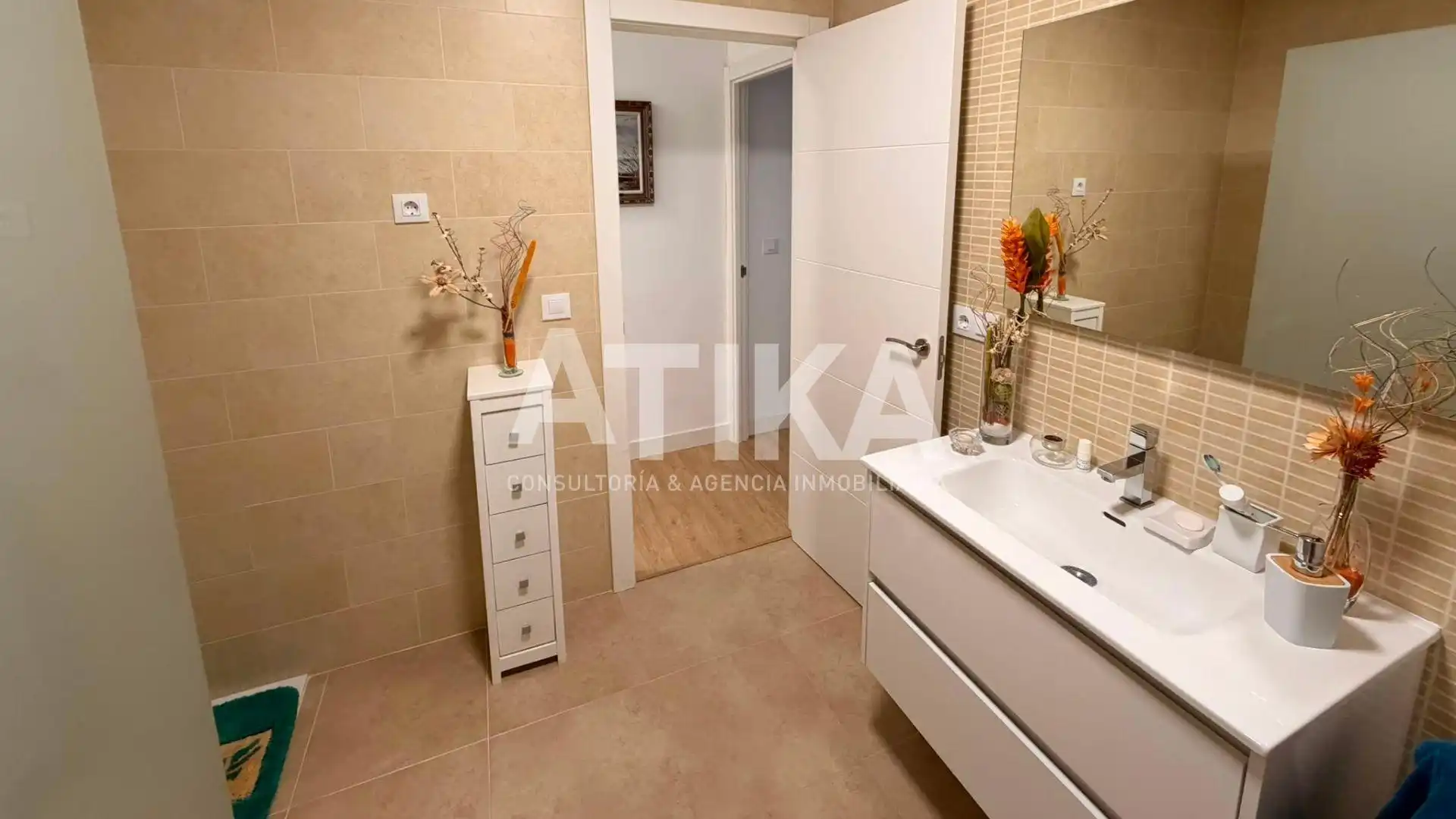 Bathroom of Flat for sale in Ontinyent  with Air Conditioner, Heating and Parquet flooring