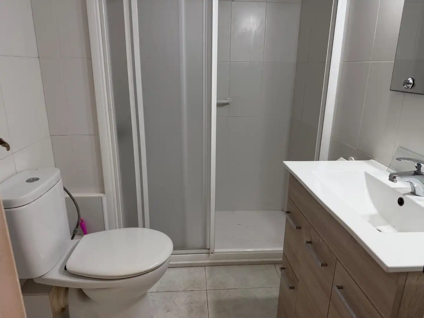 Bathroom of Ground floor for sale in Cerdanyola