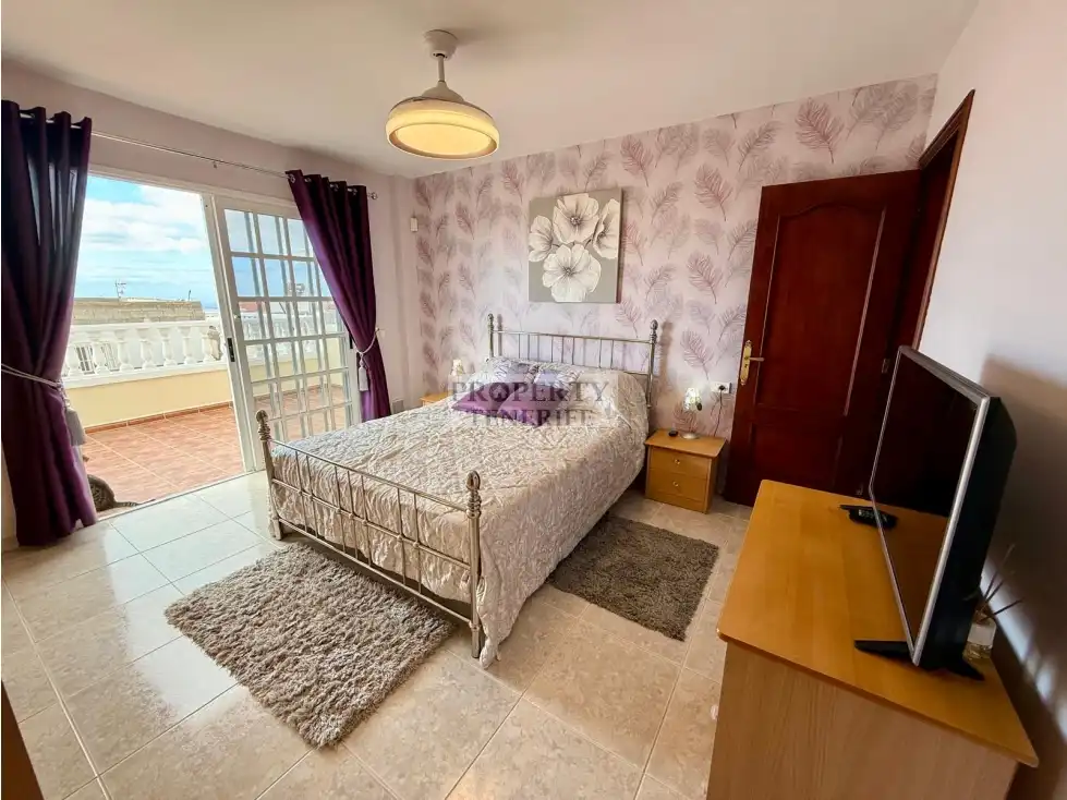 Habitación de Casa o chalet en venta en Arona con Terraza, Piscina y Amueblado