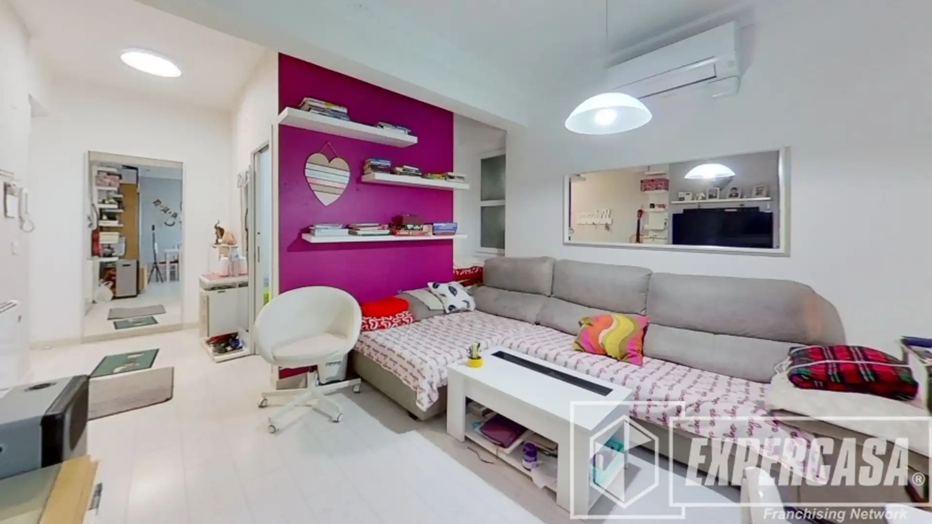 Living room of Flat for rent in  Valencia Capital  with Air Conditioner and Internet