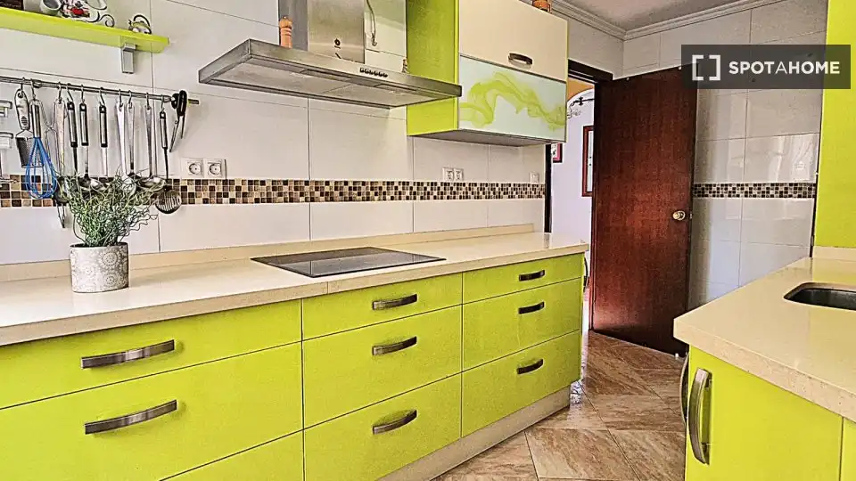 Cocina de Piso de alquiler en Málaga con Aire acondicionado, Calefacción y Amueblado