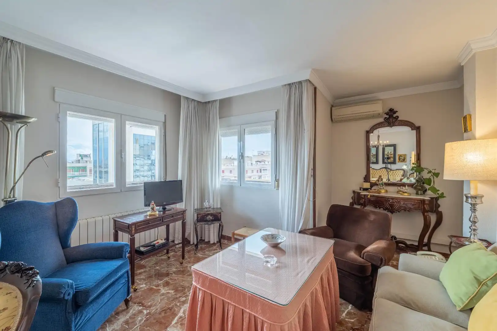 Sala de estar de Piso en venta en Granada con Terraza, Trastero y Balcón