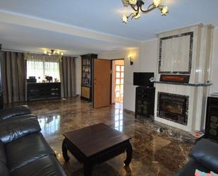 Sala d'estar de Casa o xalet en venda en El Campello amb Aire condicionat, Terrassa i Piscina