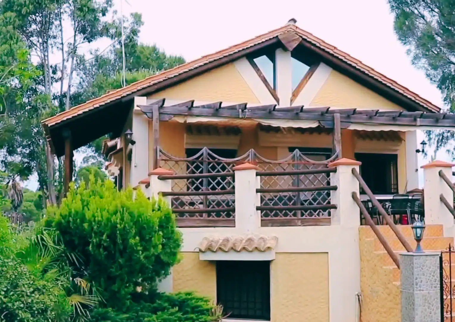 Vista exterior de Edifici en venda en Calañas amb Piscina comunitària