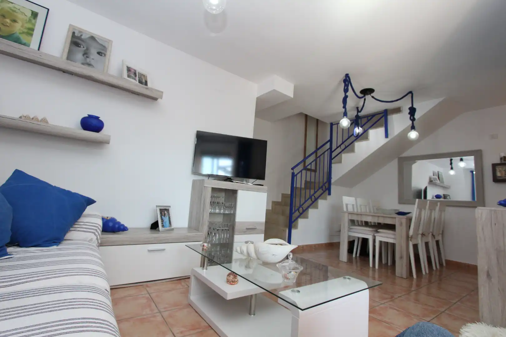 Sala de estar de Casa adosada en venta en Mont-roig del Camp con Aire acondicionado, Jardín privado y Amueblado