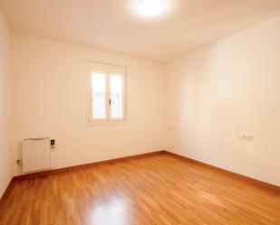 Bedroom of Flat for sale in Terrassa  with Air Conditioner, Terrace and Balcony